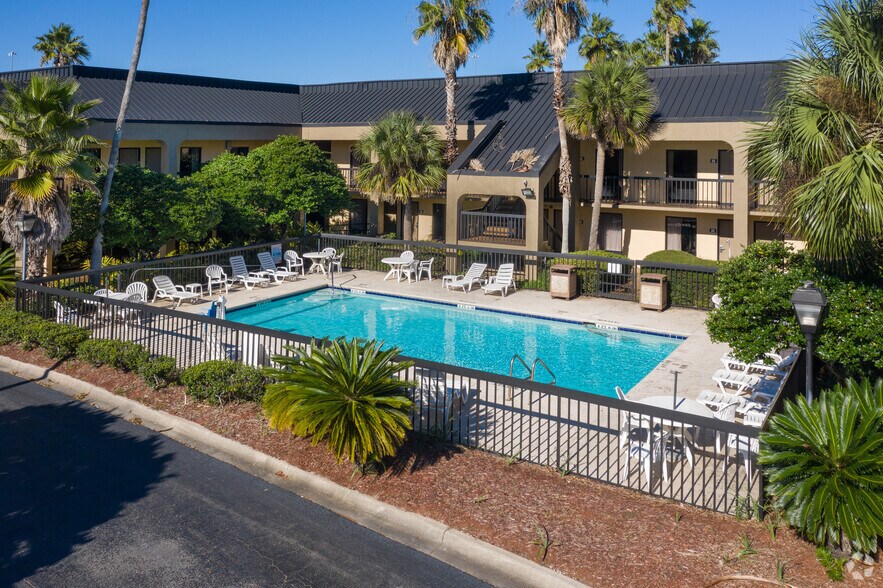 More Photos Of 6135 Youngerman Cir, Jacksonville Hotel For Sale