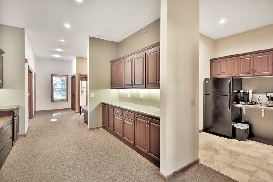 More Photos Of 2191-2195 Northdale Blvd NW, Coon Rapids Office For Sale