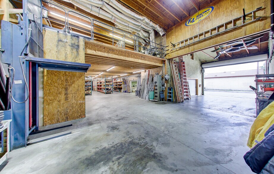 More Photos Of 17303 Roseton Ave, Artesia Warehouse For Lease