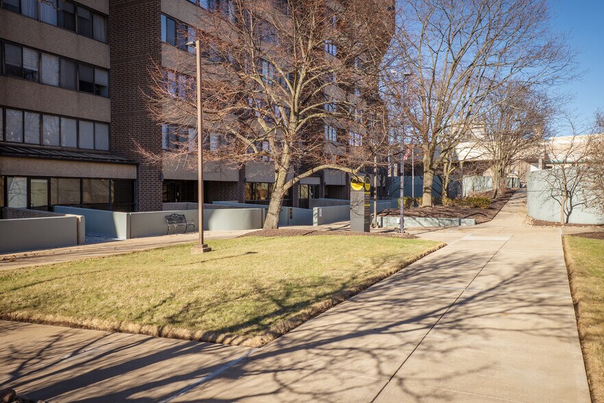 More Photos Of 750 Washington Rd, Mt Lebanon Apartments For Sale