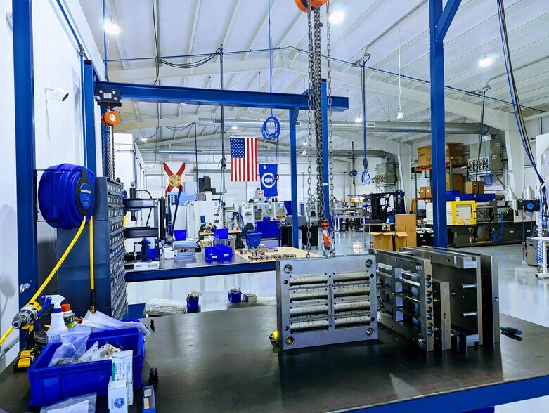 More Photos Of 2328 72nd Dr E, Sarasota Warehouse For Sale