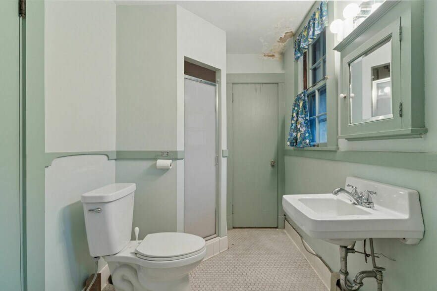 More Photos Of 2318 S 1st Ave, Minneapolis Office For Sale