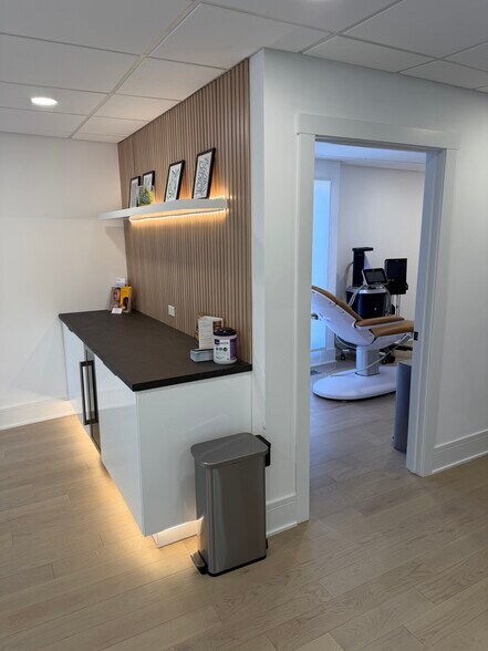 More Photos Of 710 N York Rd, Hinsdale Medical For Lease