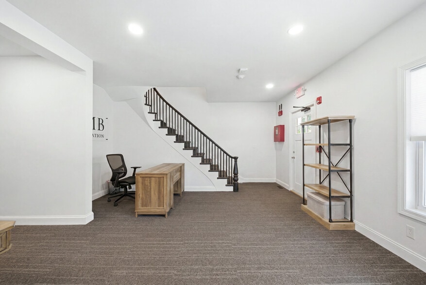 More Photos Of 367 Main St, Oxford Office For Sale