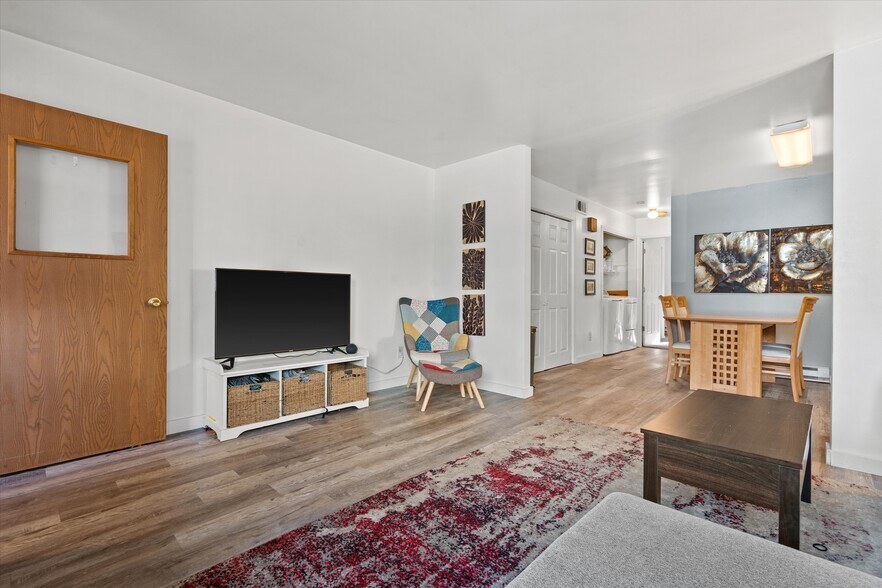 More Photos Of 643 Meadow Ln, Burlington Apartments For Sale