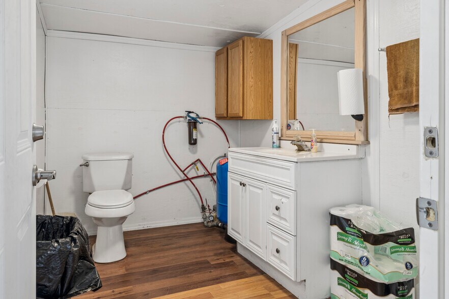 More Photos Of 3141 Highway 11 E, Telford Flex For Sale