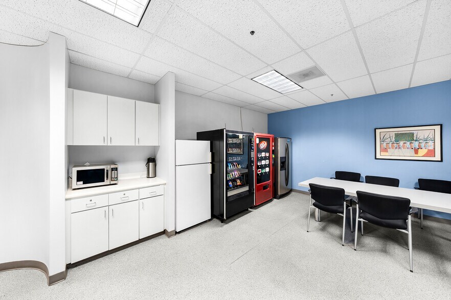 More Photos Of 601 S Sanden Blvd, Wylie Medical For Lease