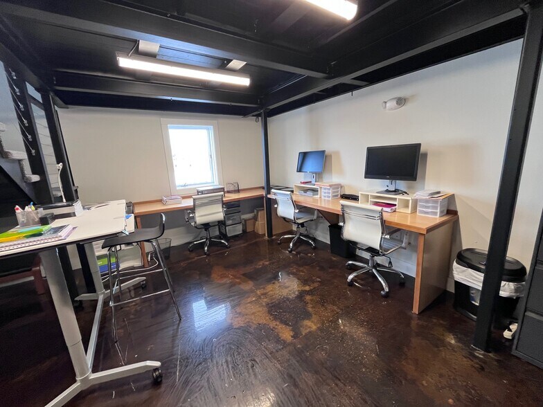 More Photos Of 112 Parker St, Newburyport Research And Development For Lease