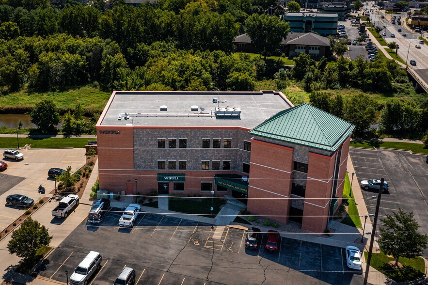 More Photos Of 2 Copeland Ave, La Crosse Office For Sale