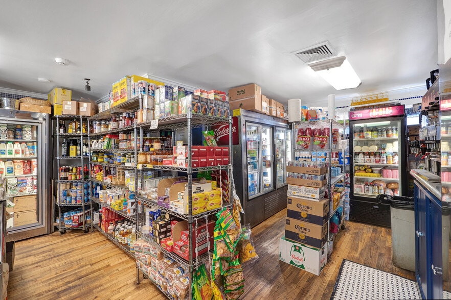 More Photos Of 472 Old Stone Hwy, East Hampton Storefront Retail Residential For Sale