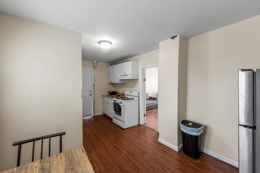 More Photos Of 200 Hall Ave, Perth Amboy Bar For Sale