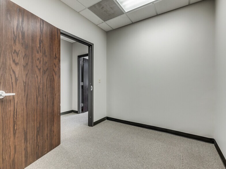 More Photos Of 3101 W Tecumseh Rd, Norman Office For Lease