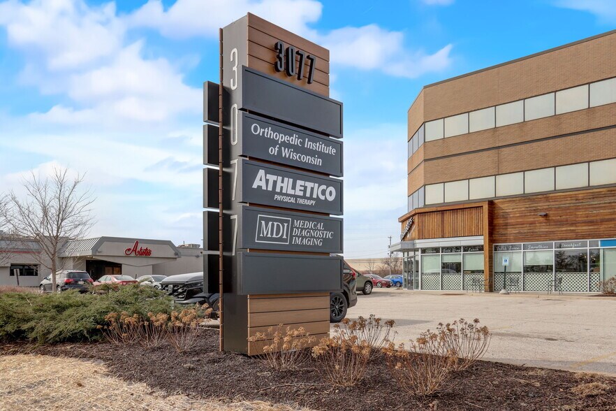 More Photos Of 3077 N Mayfair Rd, Wauwatosa Medical For Lease