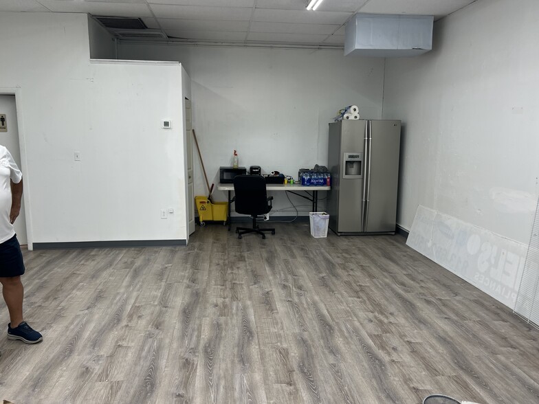 More Photos Of 101 W Morgan St, Brandon General Retail For Lease