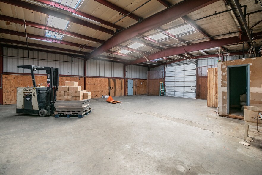 More Photos Of 4214 W Virginia Ave, Tampa Warehouse For Lease