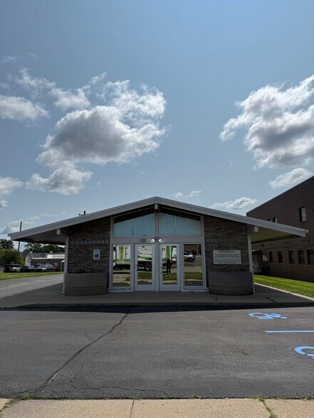 More Photos Of 127 S Main St, Mount Clemens Flex For Lease