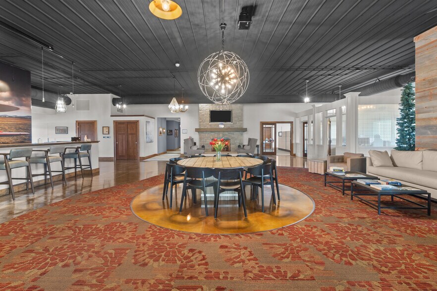 More Photos Of 2492 Crest Dr, Lake Geneva Office For Sale