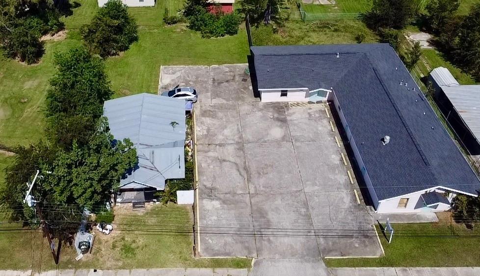 More Photos Of 2129 Mill St, Lake Charles Light Distribution For Sale