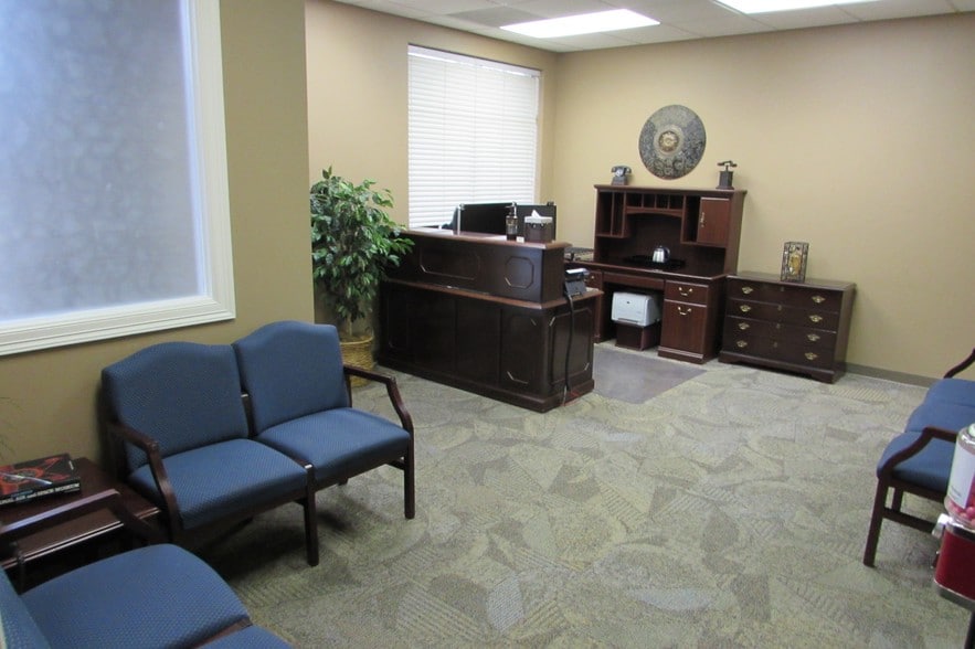 More Photos Of 2324 Cheek Sparger Rd, Bedford Office For Sale