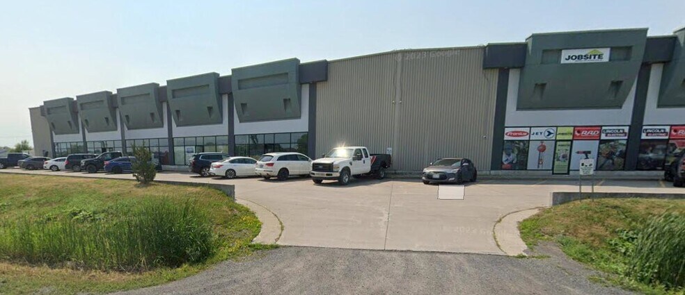 More Photos Of 240-250 Entreprise Rd, Russell Light Distribution For Sale