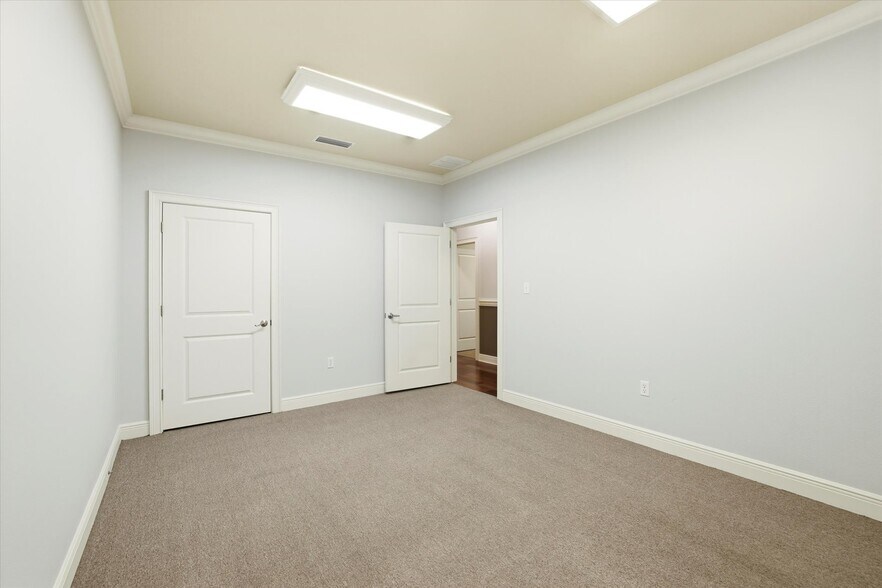 More Photos Of 2236 NE Capital Circle, Tallahassee Office For Lease