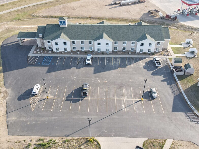 More Photos Of 158 Rodeo Dr, Killdeer Hotel For Sale
