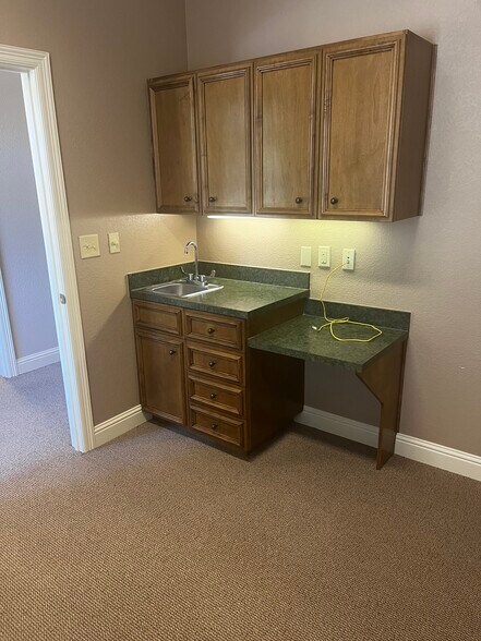 More Photos Of 305 W Spring Creek Pky, Plano Medical For Sale