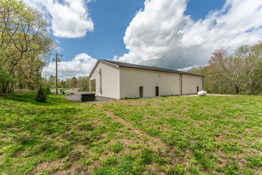 More Photos Of 186 Norwich rd, Plainfield Warehouse For Sale