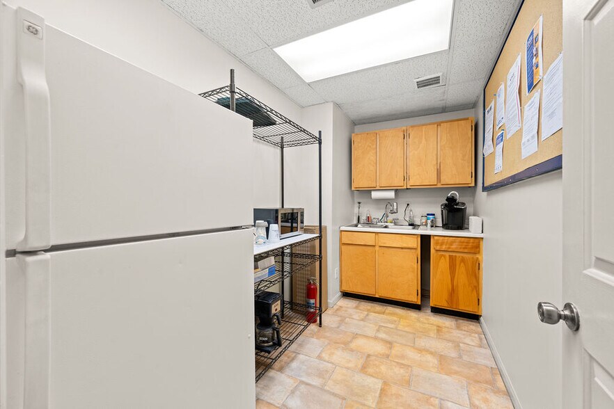 More Photos Of 300 Forest Ave, Chattanooga Office For Sale