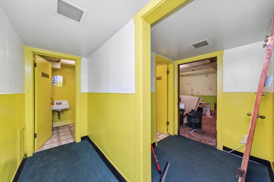 More Photos Of 3330 N Milwaukee Ave, Chicago Medical For Sale