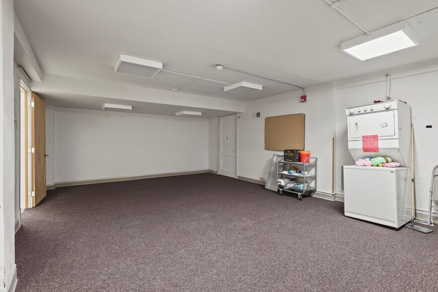 More Photos Of 1631 Main St, Niagara Falls Industrial For Sale