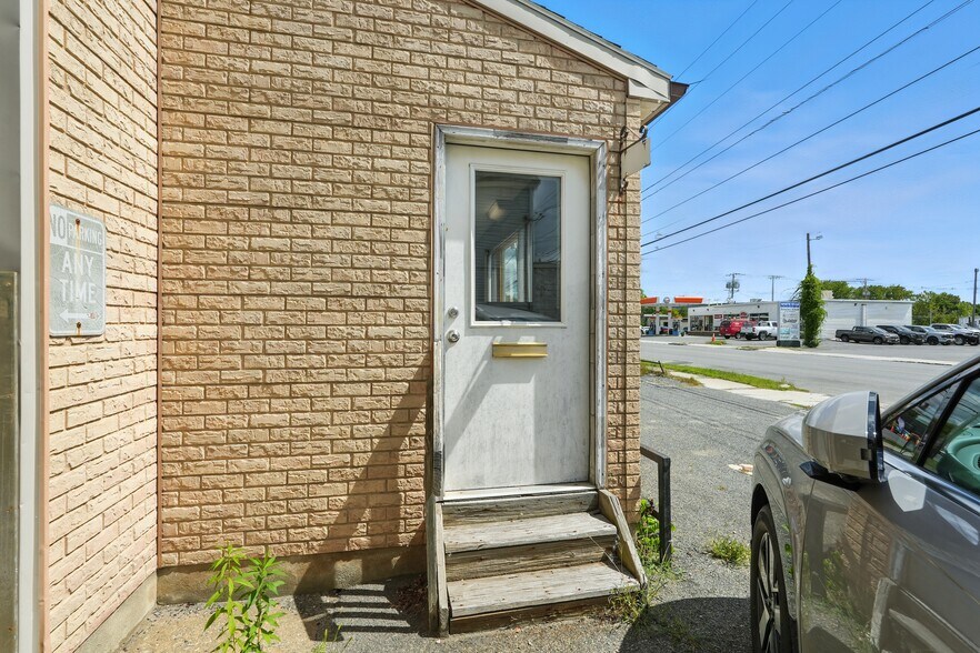 More Photos Of 717 East St, Pittsfield Auto Repair For Lease