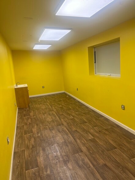 More Photos Of 305 Veterans Rd, Columbia Freestanding For Sale