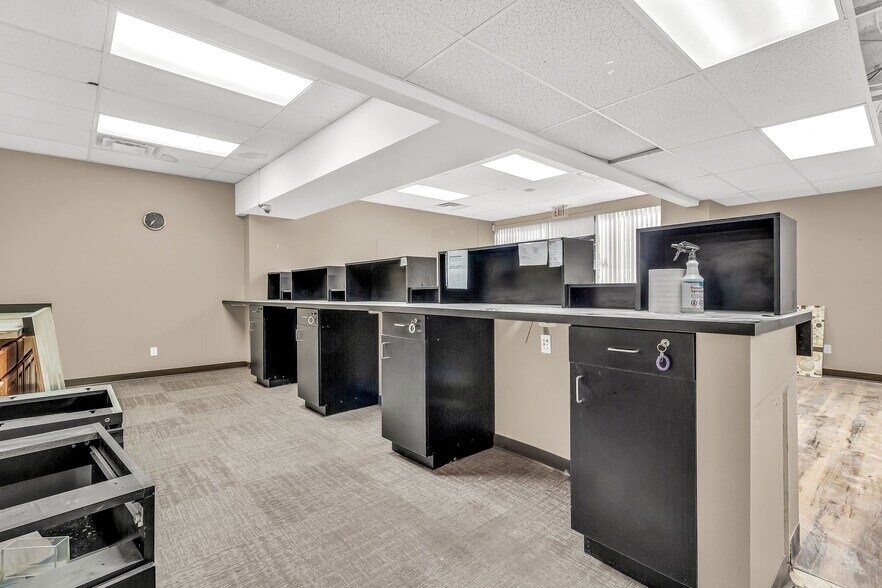 More Photos Of 78 W Ray Rd, Chandler Convenience Store For Lease