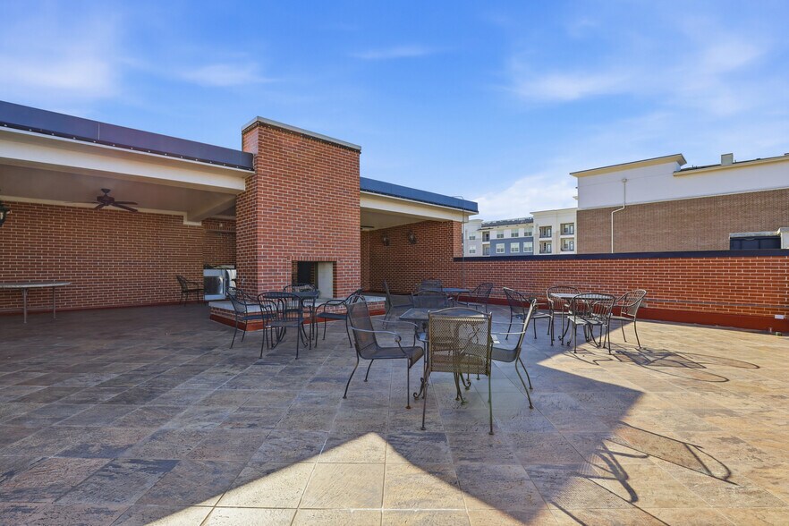 More Photos Of 140 E Main St, Lewisville Office For Sale