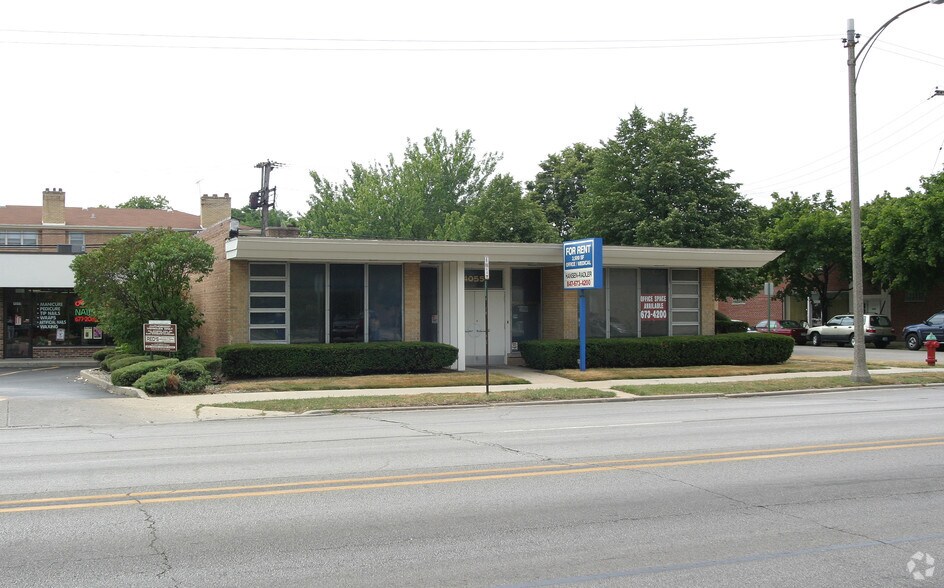Primary Photo Of 4055 W Oakton St, Skokie Medical For Lease