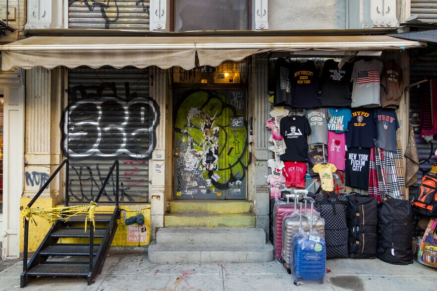 More Photos Of 371 Canal St, New York Apartments For Lease