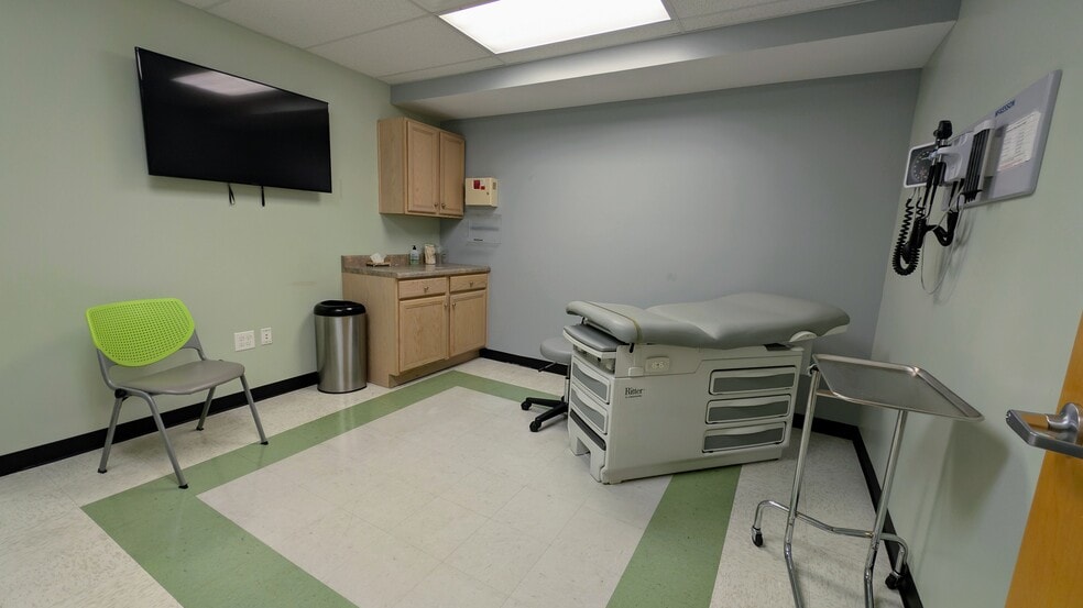 More Photos Of 1151 S 4th St, Louisville Medical For Lease