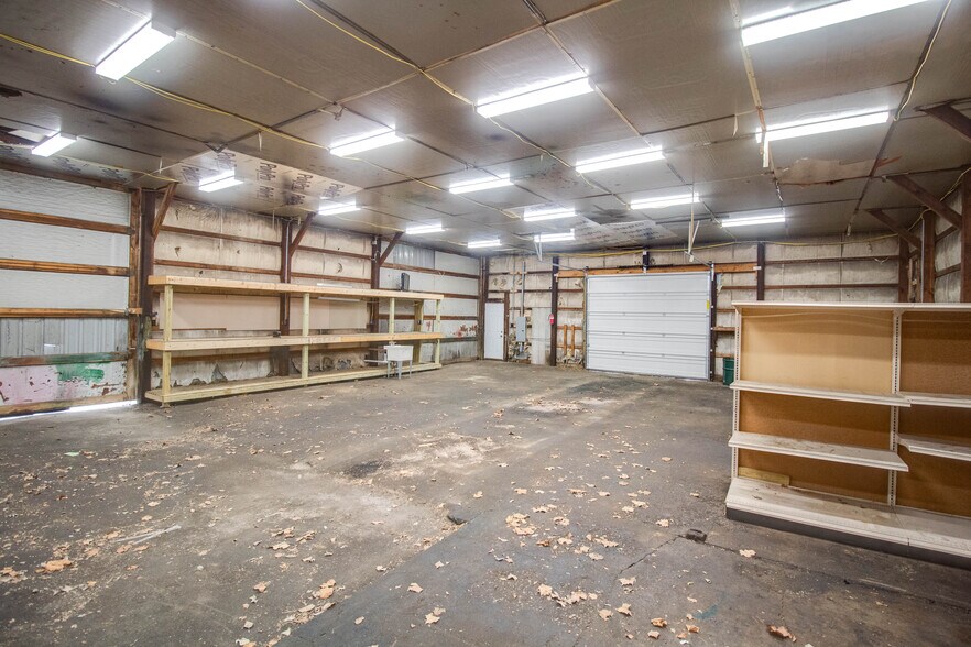 More Photos Of 98 Curtis St, Jerseyville Flex For Sale