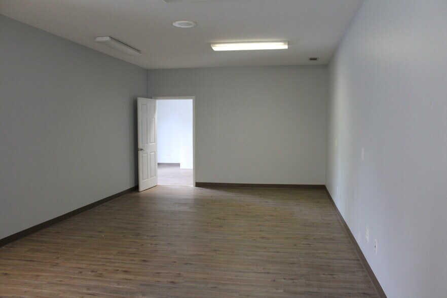 More Photos Of 37 W Fairmont Ave, Savannah Office For Lease