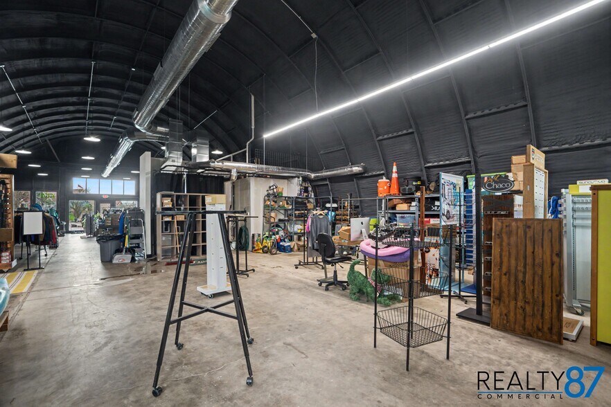 More Photos Of 44 17th Ave SW, Cedar Rapids Warehouse For Lease