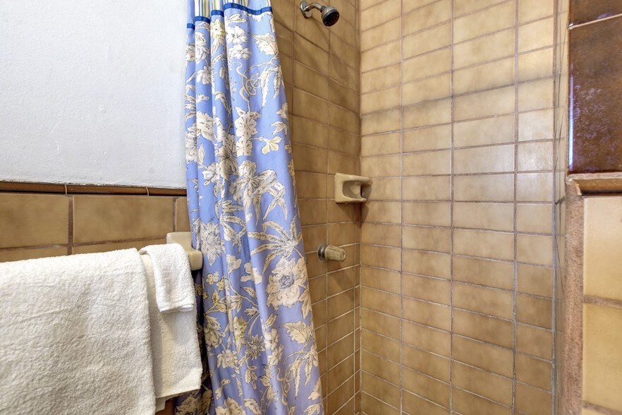 More Photos Of 115 W Gaviland St, Searchlight Hotel For Sale