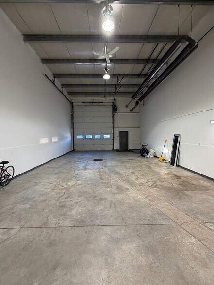 More Photos Of 11113 83 Av, Fort Saskatchewan Warehouse For Sale