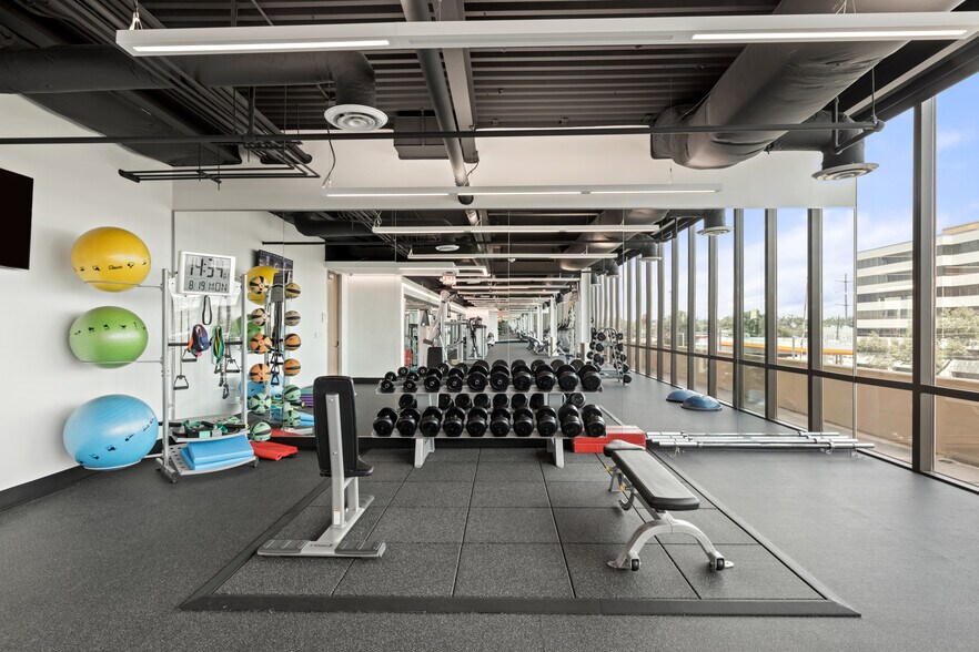 More Photos Of 8350 N Central Expy, Dallas Unknown For Lease