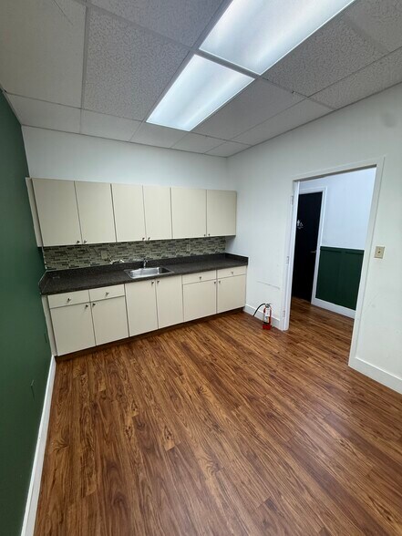 More Photos Of 602 S Military Trl, Deerfield Beach Unknown For Lease