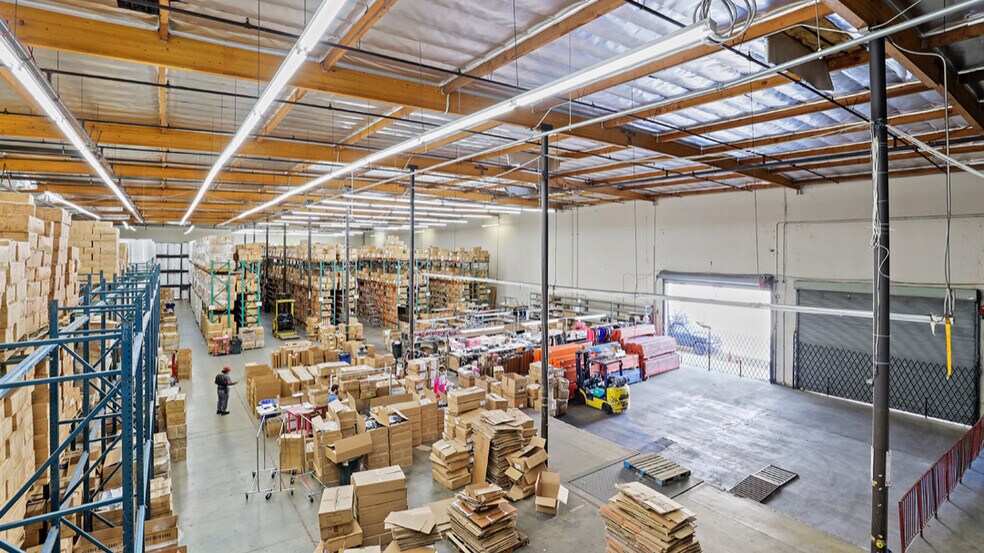 More Photos Of 2250 Maple Ave, Los Angeles Warehouse For Lease