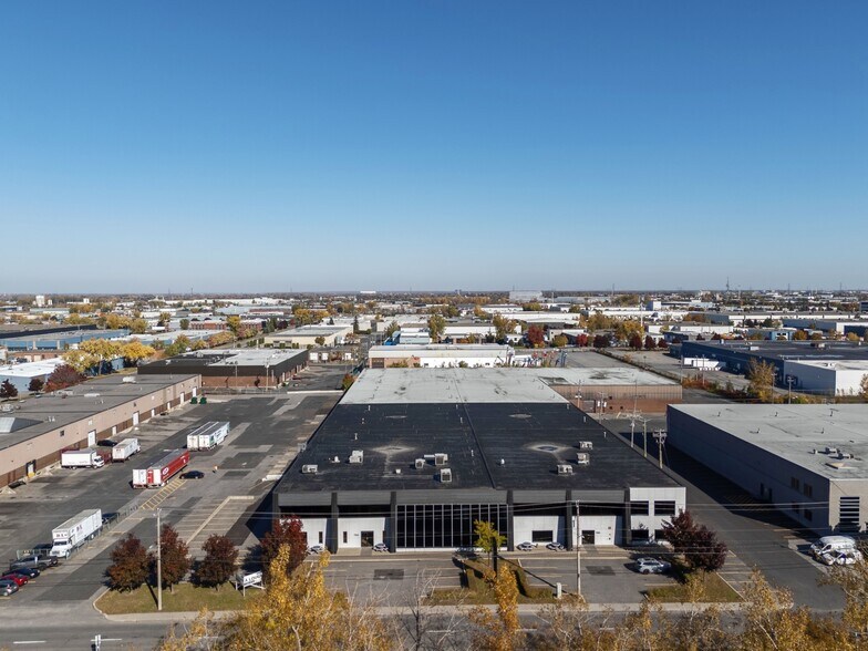 More Photos Of 789-799 Jean-Paul-Vincent, Longueuil Distribution For Lease