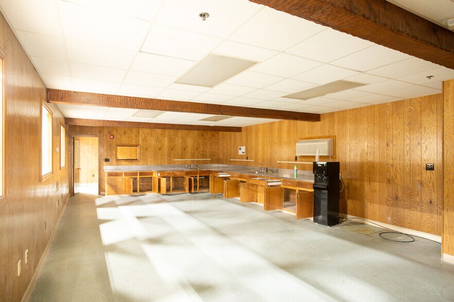 More Photos Of 63 Water St, Fall River Warehouse For Lease