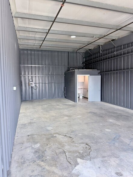 More Photos Of 10027 Harmon Rd, Fort Worth Unknown For Lease