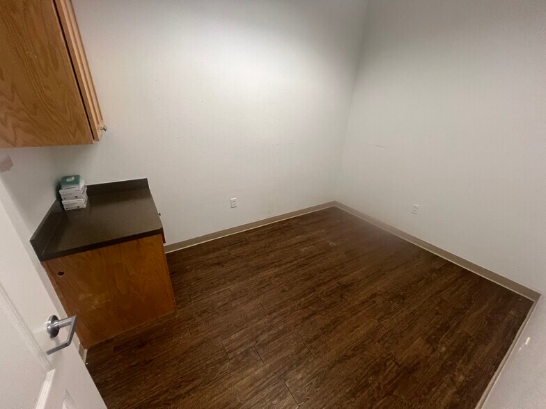 More Photos Of 3202 S W S Young Dr, Killeen Medical For Lease